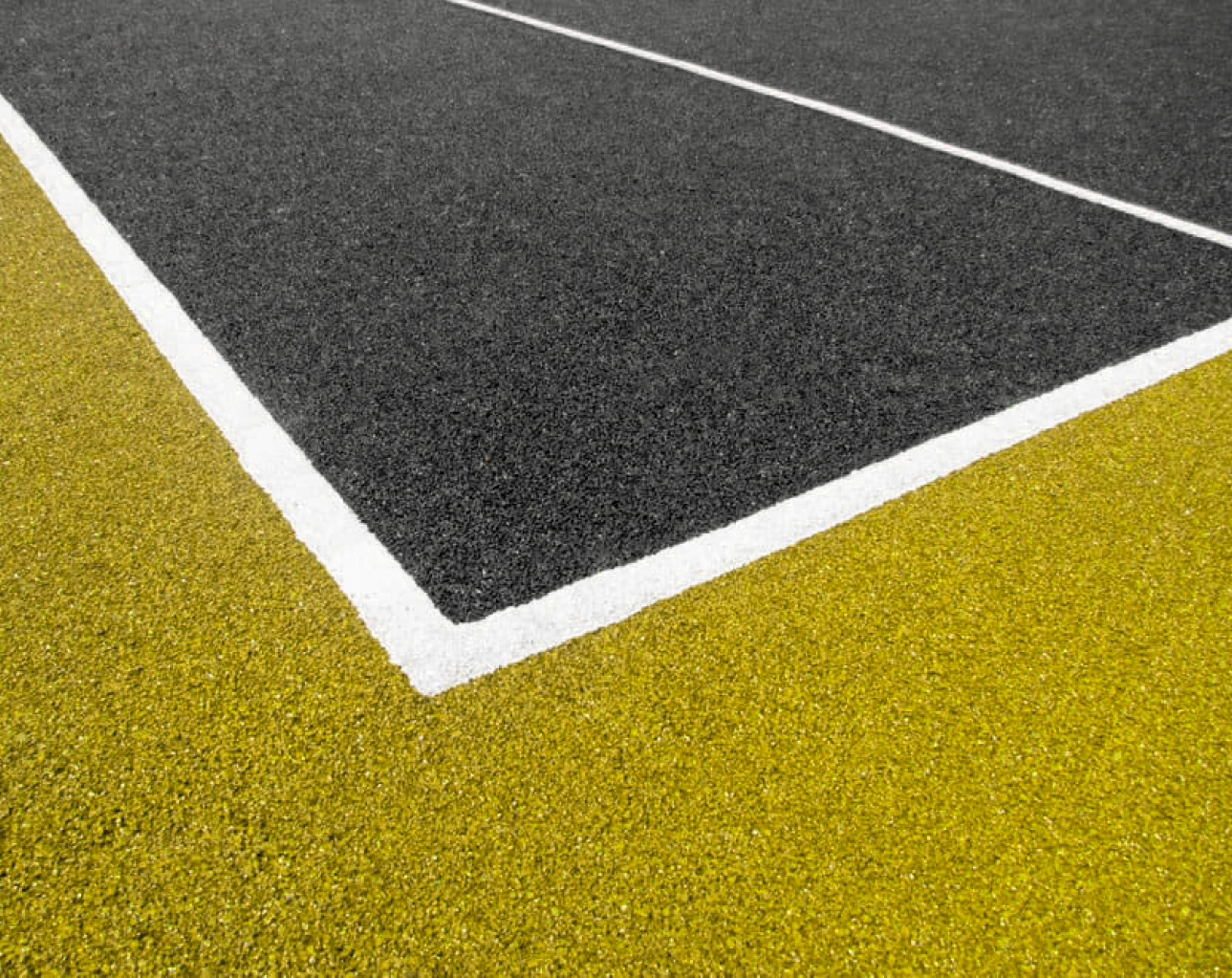 Преимущества резинового покрытия на спортивных площадках